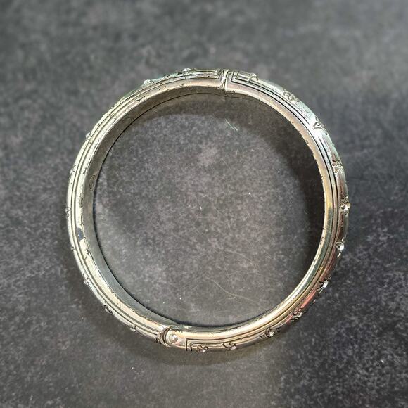 Brighton daisies and stars etched bangle bracelet with Swarovski crystals - Picture 5 of 8